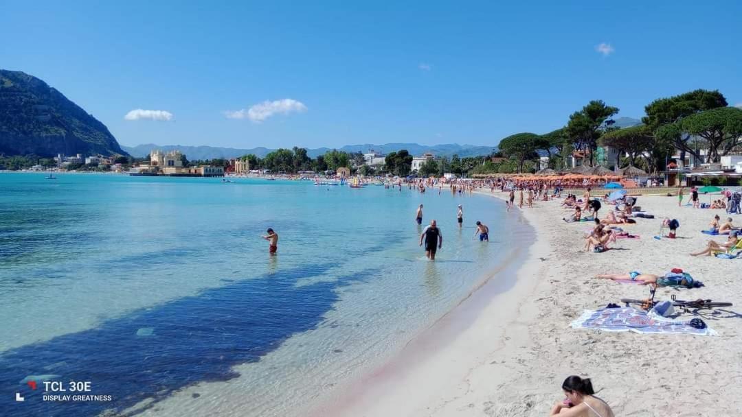 Mondello Felix - Appartamenti In Villa A 600M Dal Mare Exterior photo